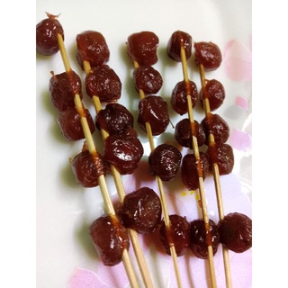 🍡🍡🍒มะยมเชื่อมเสียบไม้เคี้ยวเพลิน   1 ห่อ 5 ไม้  อร่อยมันทุกเม็ด มะยมจรัสพร