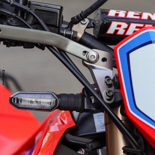 ตัวจับการ์ดแฮนด์ยึดกับแผงคอ CRF250/300,KLX250