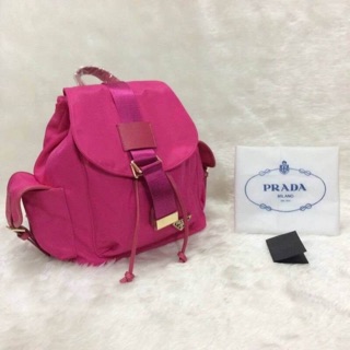 กระเป๋าเป้ prada
