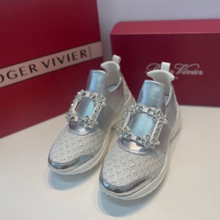 ROGER VIVIER SNEAKER BEST seller 💥  เป็นรองเท้าผ้าใบอีกรุ่นหนึ่งที่ใส่สบายมาก💛