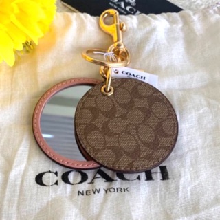 พวงกุญแจ และกระจก MIRROR BAG CHARM IN SIGNATURE CANVAS (COACH F77961)ลายซี สีน้ำตาล ชมพู