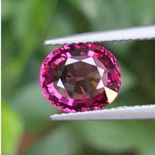 พลอยโรโดไลต์กาเน็ท (Rhodolite Garnet) 2.57 กะรัต (Cts.)