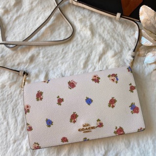 ⭐️Shop ❌ไม่มีถุงผ้าค่ะ Hayden Foldover Crossbody Clutch With Vintage Rosebud Print Chalk Multi/Gold ⭐️