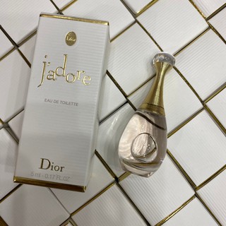 EDT กล่อง 5 mL. Jadore for women by Christian Dior is classified as a refreshing, flowery fragrance