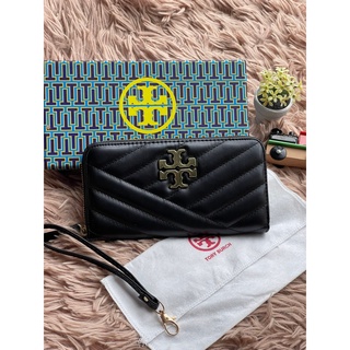 กระเป๋าสตางค์ ใบยาว มีสายคล้องมือ Tory Burch Kira Long Wallet กระเป๋าสตางค์ใบนี้รับรองว่า ถูกอกถูกใจของสาว ๆ