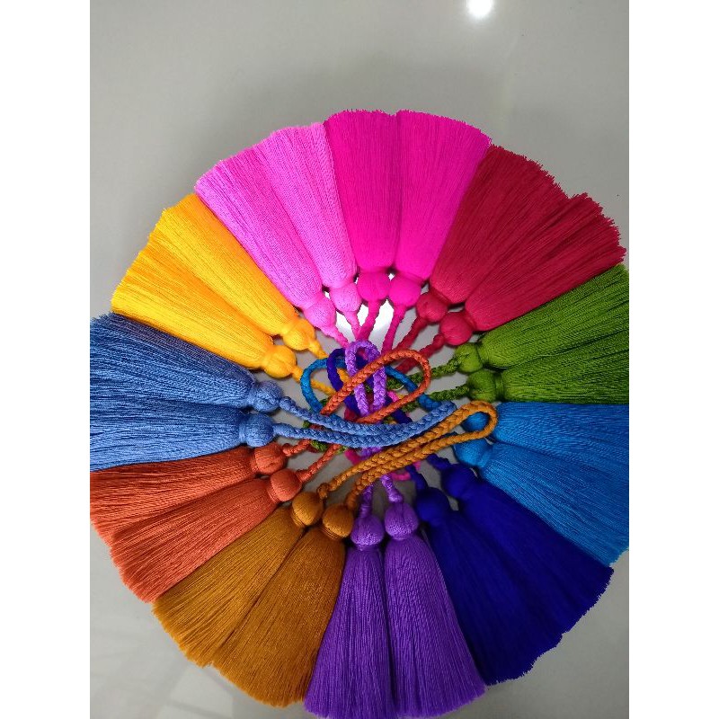 พู่ห้อยกระเป๋าคู่ยาว3.5นิ้ว มี61สีต้องการสีไหนแจ้งได้ค่ะ(ภาพถ่ายสีบางสีอาจจะเพี้ยนนิดหน่อย)