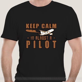 T-shirt  เสื้อยืดคอกลม แขนสั้น ผ้าฝ้าย 100% พิมพ์ลายเครื่องบิน keep calm im a pilot สําหรับผู้ชายS-5XL