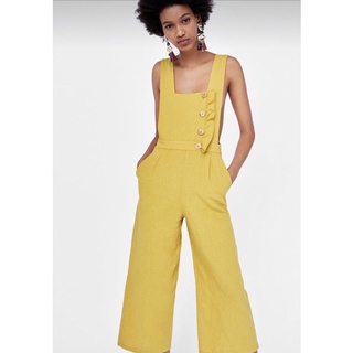 Jumpsuit Zara เอี๊ยมสีเหลืองมัสตาร์ดสวย size M   ผ้าคอตตอนลินิน นุ่มใส่สบาย ใส่ทับเสื้อยืด ได้เลยค่ะ สภาพใหม่มากกกกกๆๆ