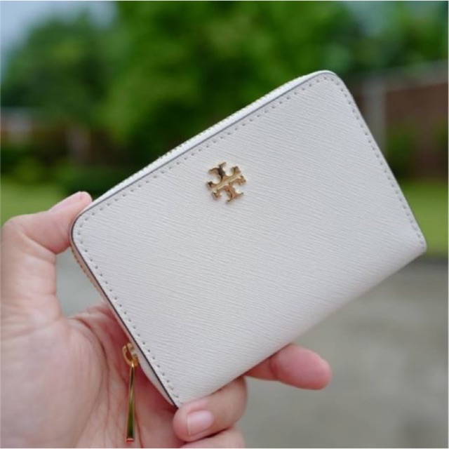 (ผ่อน0%) กระเป๋าสตางค์ ใส่บัตร ใส่เหรียญ หนังแท้ สีขาว Tory Burch Emerson Zip Coin Case