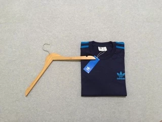 Ad*d*s 3 Striped Collegiate เสื้อยืดสีกรมท่าพร้อมป้ายเต็ม