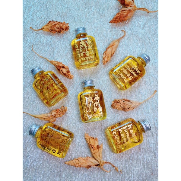 น้ำมันว่านดอกทอง ว่านราคะ ว่านมหาเสน่ห์ ที่สุดแห่งว่านเสน่ห์มหานิยม(ปลุกเสก2 ครั้ง)พร้อมคาถาบูชา ขนาด30ml