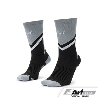 ARI LIGHTWEIGHT RUNNING CREW SOCKS - BLACK/GREY/SILVER ถุงเท้าวิ่ง อาริ ไลท์เวท สีเทา