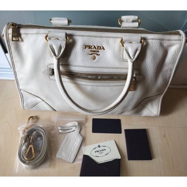 กระเป๋าprada แท้100%มือสอง พร้อมอุปกรณ์