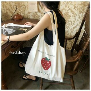 พร้อมส่ง!!!!!
Little Strawberry shopping bag 
ถุงผ้าสกรีนลายสตอเบอรี