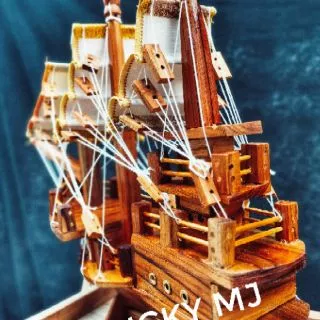 เรือสำเภาทองไม้สักแท้ลงสีเงาใบเงินทอง มีหลายขนาด รายละเอียด​ด้านล่างคะ