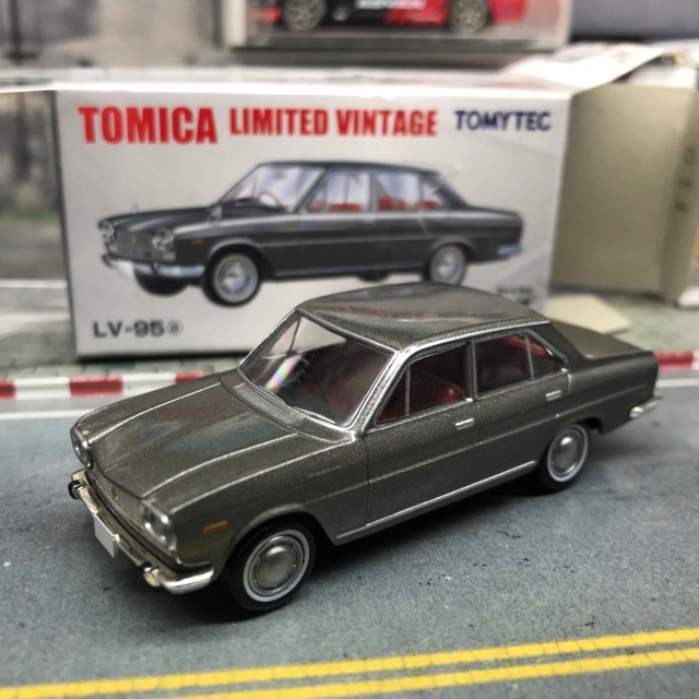 Tomica limited vintage Nissan Cedric Special