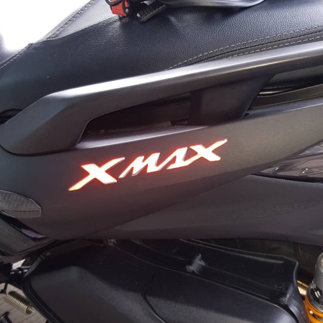 สติ๊กเกอร์โลโก้ Xmax300 สีแดงสะท้อนแสง3M สติ๊กเกอร์Xmax300