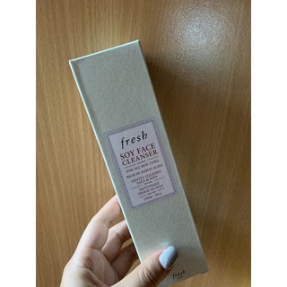 fresh soy face clencer 150ml. ผิวแพ้ง่ายใช้ดีคะ