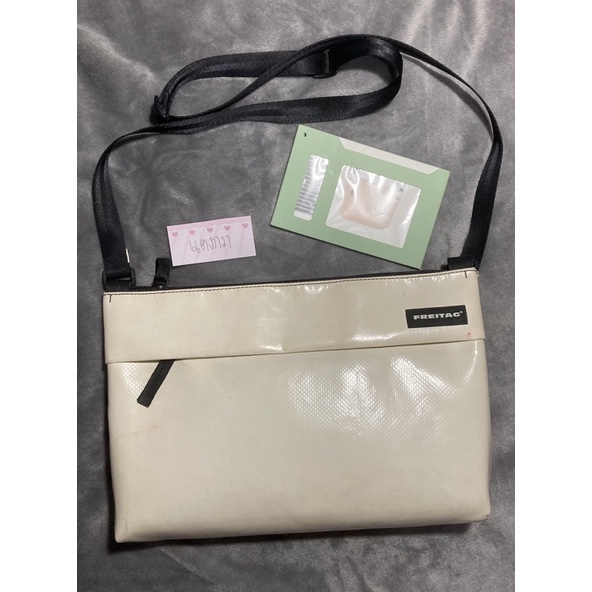 freitag lou แท็กครบ แถมดันทรง สภาพดี