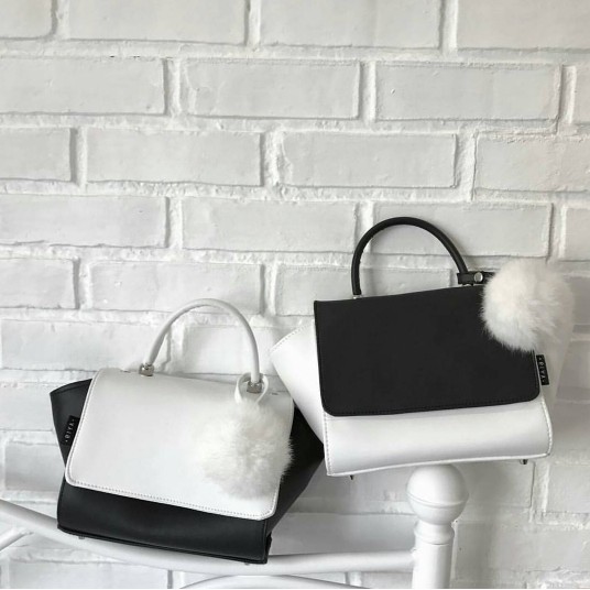 กระเป๋าสะพาย Riya Brand