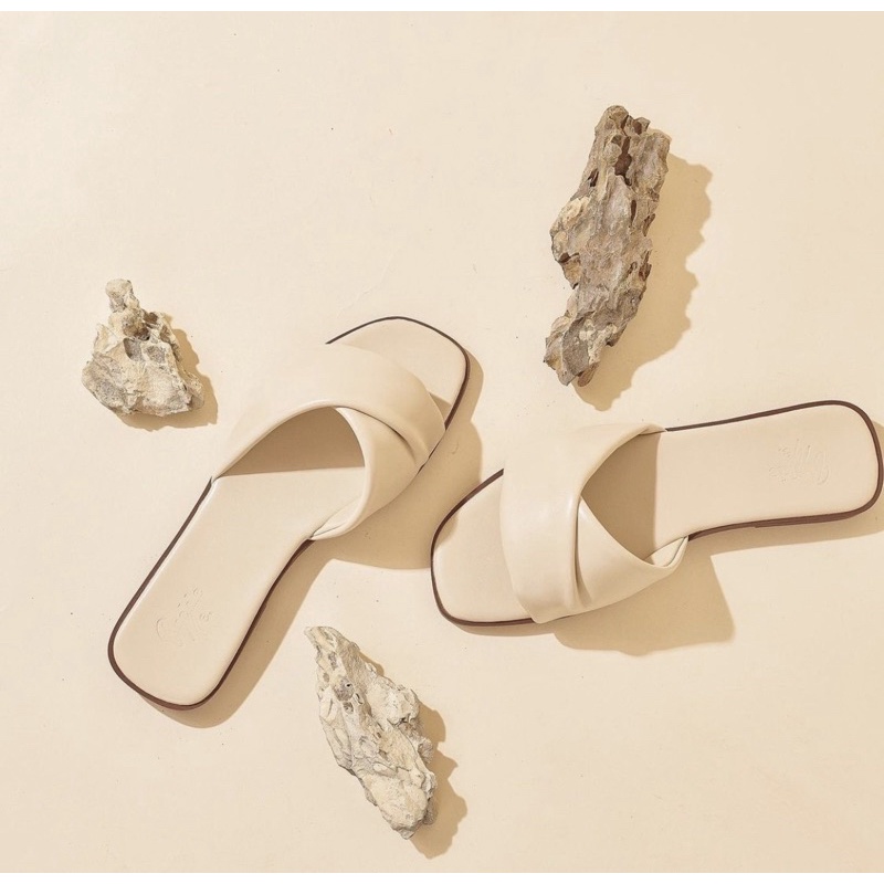 Snail Sandals Buckle me สี ivory