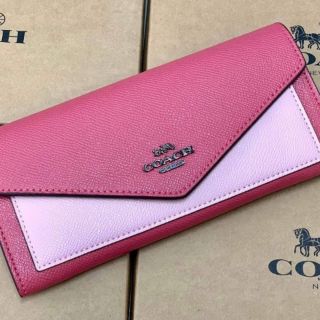 COACH SOFT LONG WALLET BAG
กระเป๋าสตางค์ใบยาว