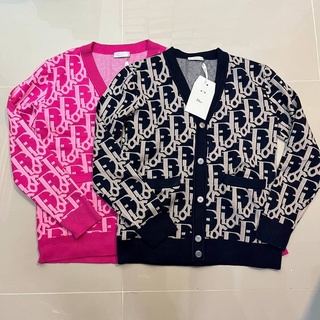 CHRISTIAN DIOR OBLIQUE CARDIGAN WOOL JACQUARD เสื้อคาร์ดิแกนแขนยาว ผ้าไหมพรม แบรนด์คริสเตียนดิออร์ คอวี ลายตัวหนังสือ