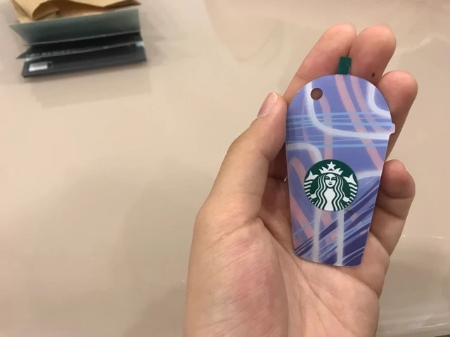 บัตร Starbucks ลายแก้วสดใส Hello Kitty และถุงกระดาษ Starbucks thumbnail 7