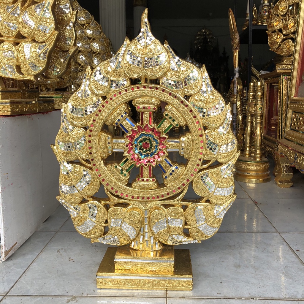 ต้นโพธิ์ธรรมจักร S สูง60 กว้าง 40c พุ่มกฐิน ใบโพธิ์ ธรรมจักร ไม้แกะสลักปิดทองเปลว ประดับกระจกสี ฟรี!!!!!! โฟม 1 ชั้น