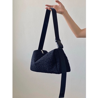 Advanced feeling fold large bag womens wide shoulder strap functional wind messenger bag underarm bag 2021 new dark sports bag