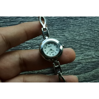 นาฬิกา Vintage มือสองญี่ปุ่น H20 ระบบ Quartz ผู้หญิง ทรงกลม กรอบเงิน หน้าไข่มุก หน้าปัด 24mm