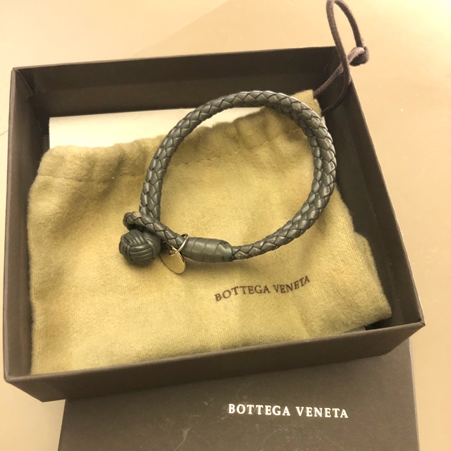 Bottega Veneta bracelet ข้อมือหนัง แท้ สีเทา หายาก มือ2