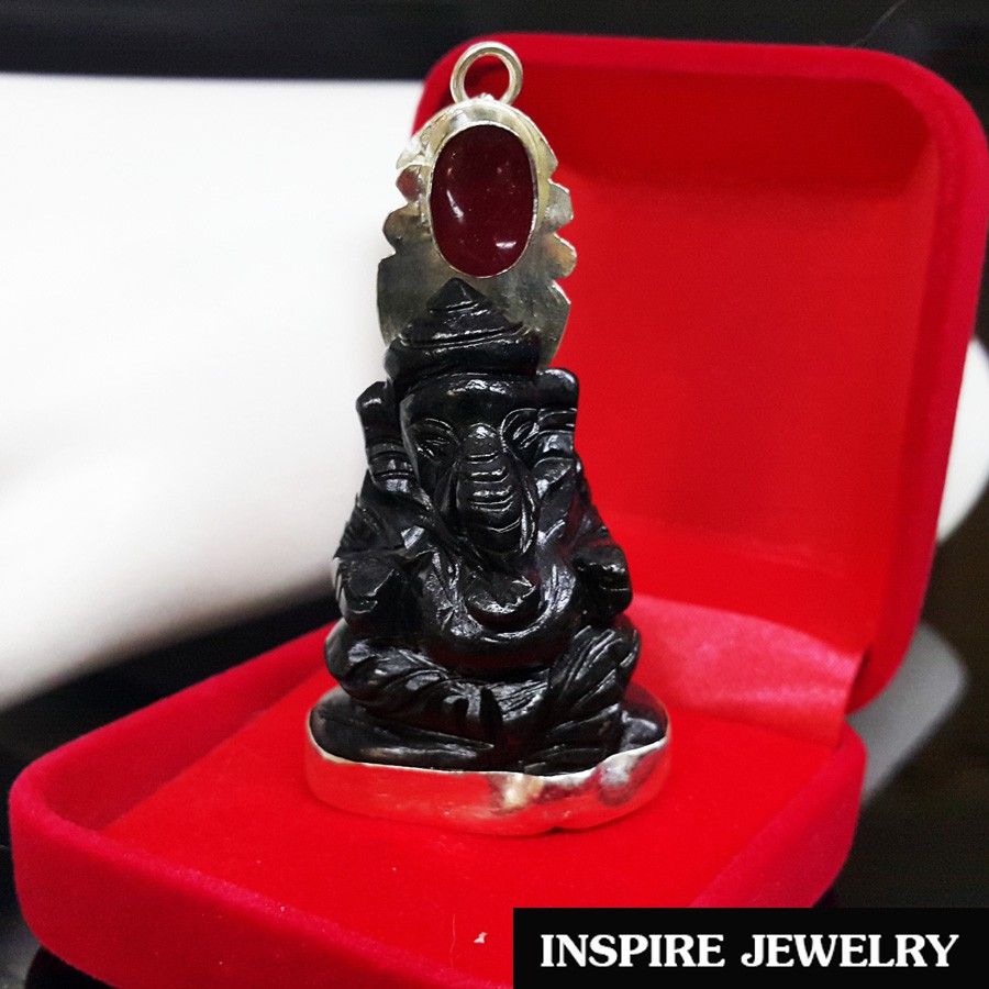 Inspire Jewelry จี้พระพิฒเนศองค์พระสีแดงแกะจากทับทิมพม่า สีเขียวแกะจากหยก สีเหลืองแกะจากหยกน้ำผึ้ง สีน้ำเงินแกะจากลาพิศ