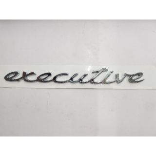 Logo Executive ของรถ Porsche เป็นคู่