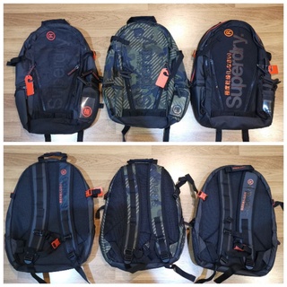 Superdry men’s Buff Tarp backpack รุ่นใหม่ Logo ด้านหน้าปั๊มนูน