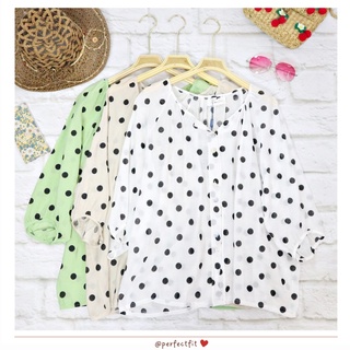 Perfectfitstyle : เสื้อแขนสามส่วน ลายจุด ผ้าคอตตอล (A66)