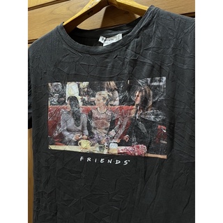 เสื้อยืดผ้าฝ้าย เสื้อยืดมือสอง FRIENDS TV SITCOM (2019) Size M มือ2