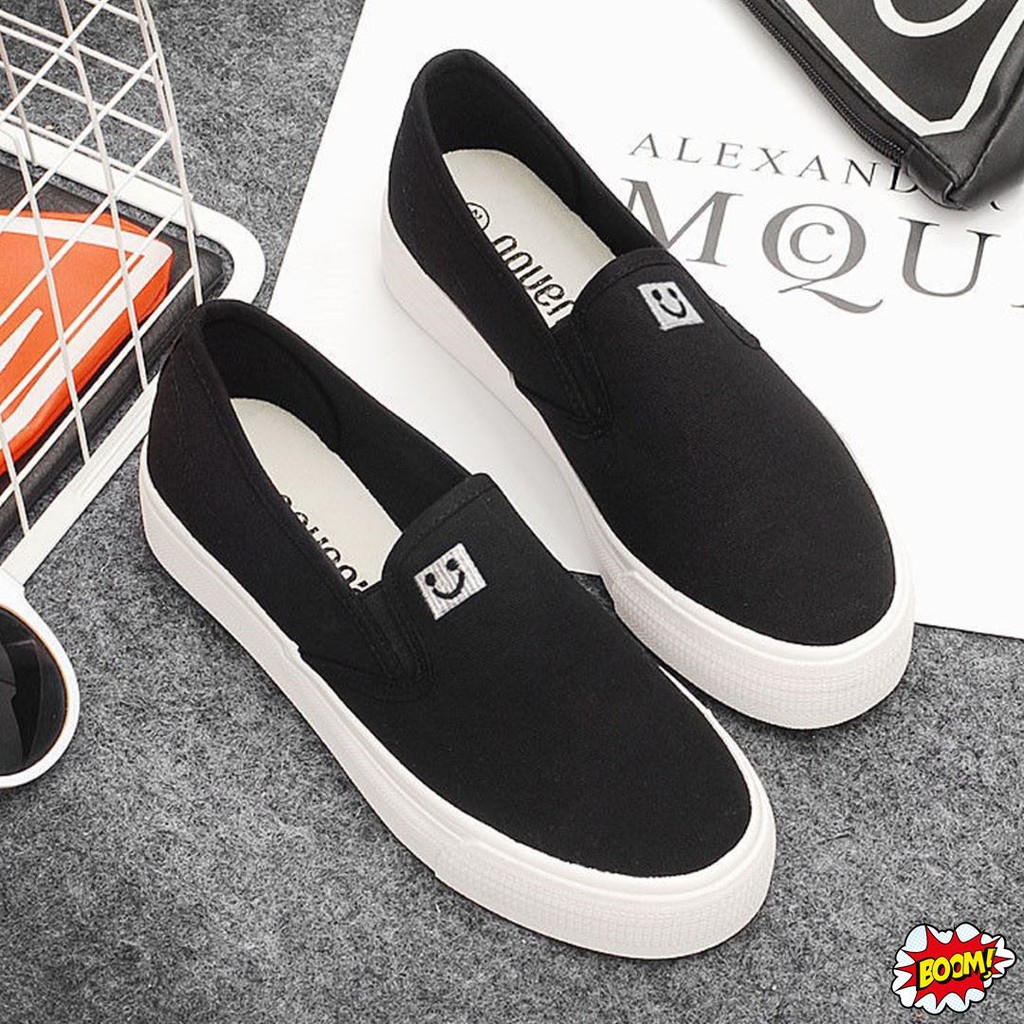 BOOM รองเท้าผ้าใบสลิปออน ลายยิ้ม 2 สี เบอร์ 35-40