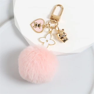 Ins ใหม่ Kawaii Love Bear สีชมพู สีดํา ปอมปอม พวงกุญแจผู้หญิง พวงกุญแจรถ พวงกุญแจ จี้ ของขวัญ อุปกรณ์เสริม