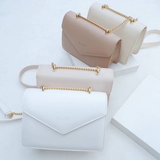 รุ่น Toast กระเป๋าสะพายข้าง สายโซ่สีทอง
