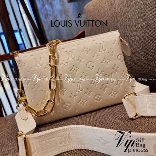 LV HANDLE POUCH MONOGRAM / LV Coussin กระเป๋าสะพายกึ่งคลัชท์ สุดล้ำ มาแรงมาก ด้วยความสวยปังตั้งแต่แรกเห็น วัสดุหนังแกะ