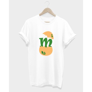 เสื้อยืดลายอักษรออกจากไข่ M