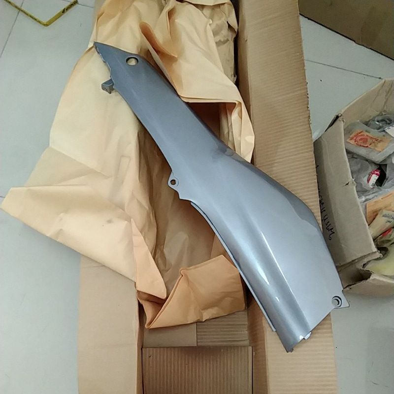 ฝาครอบถังน้ำมันซ้ายรถสีเทา NZ110MSB อะไหล่แท้ศูนย์ฮอนด้า