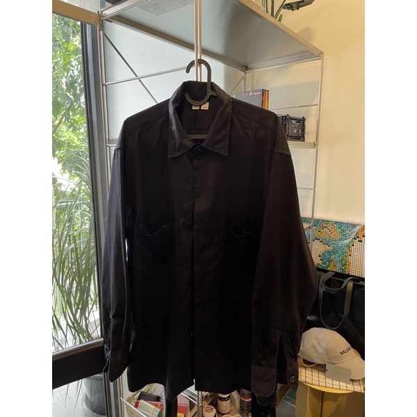 เสื้อเชิ้ต สีดำ uniqlo U