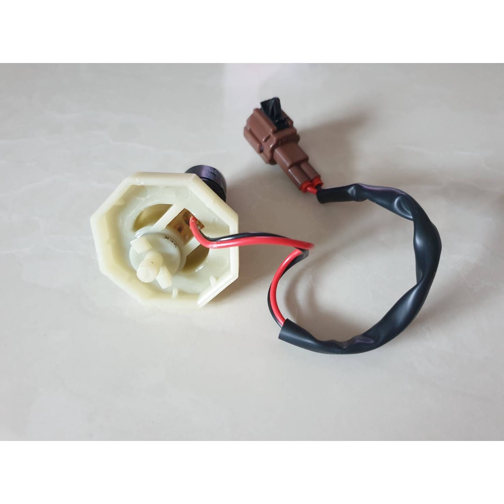 พลาสติกปิดตูดกรองดักน้ำ+สายไฟ ISUZU D-MAX ปี 2003-2005 , NAVARA ไต้หวัน ชุดละ80บาท