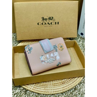 กระเป๋าสตางค์ COACH MEDIUM CORNER ZIP WALLET WITH DANDELION FLORAL PRINT 2855 แท้💯 ส่งฟรี