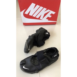 รองเท้า nike air rift หนังสีดำ