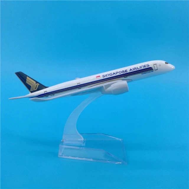 [16CM] โมเดลเครื่องบิน Singapore Airlines Aircraft Model) วัสดุทำจากเหล็ก พร้อมฐาน ของเล่น ของสะสม เสริมฮวงจุ้ย