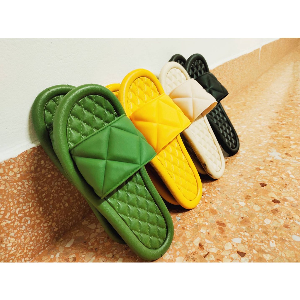 Monika.hp รองเท้าแตะแฟชั่นหลากสี น่ารักมากกกก พื้นนิ่ม ใส่สบาย ใช้ได้ทั้งในบ้านและนอกบ้าน T23 ✨