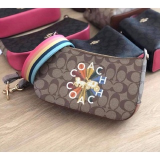 🎊🍭น่ารักกกNEW COACH JES BAGUETTE IN SIGNATURE CANVAS WITH COACH RADIAL RAINBOW